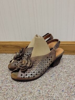 L'ARTISTE Lovella Brown Floral Cutout Slingback Heels Sz 38 (US 7.5-8) Summer